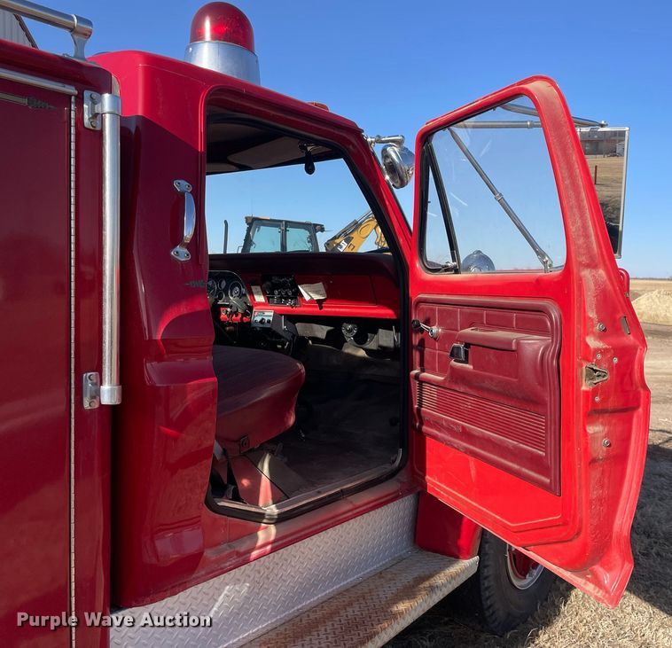 image for item MA9966 1973 Ford F750  pumper fire truck