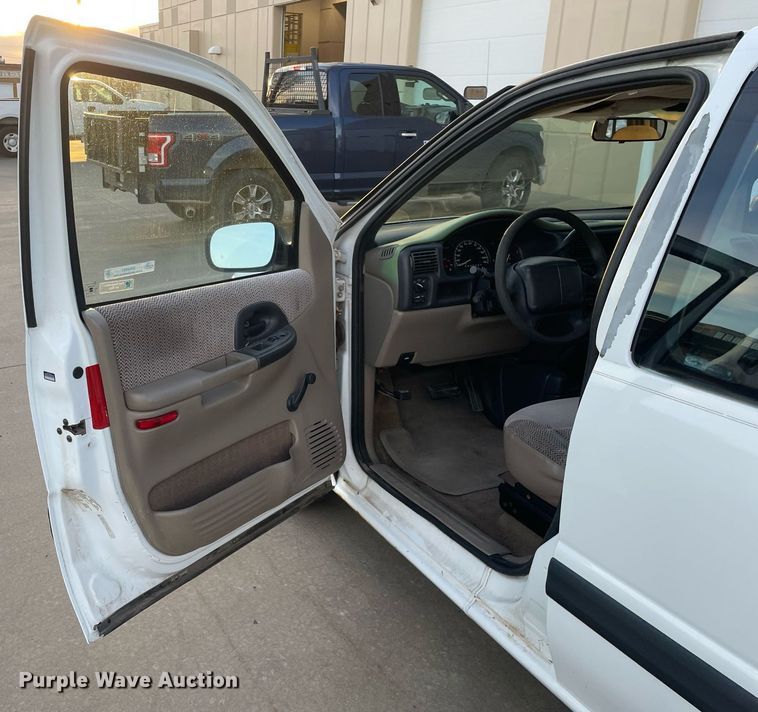 image for item MA9967 1998 Chevrolet Venture  van