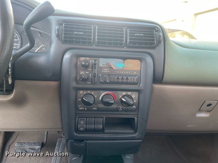 image for item MA9967 1998 Chevrolet Venture  van