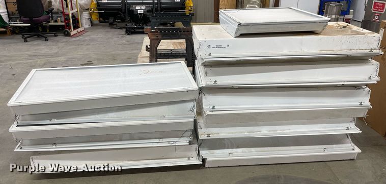 image for item MA9984 Approximately 16 fluorescent lights