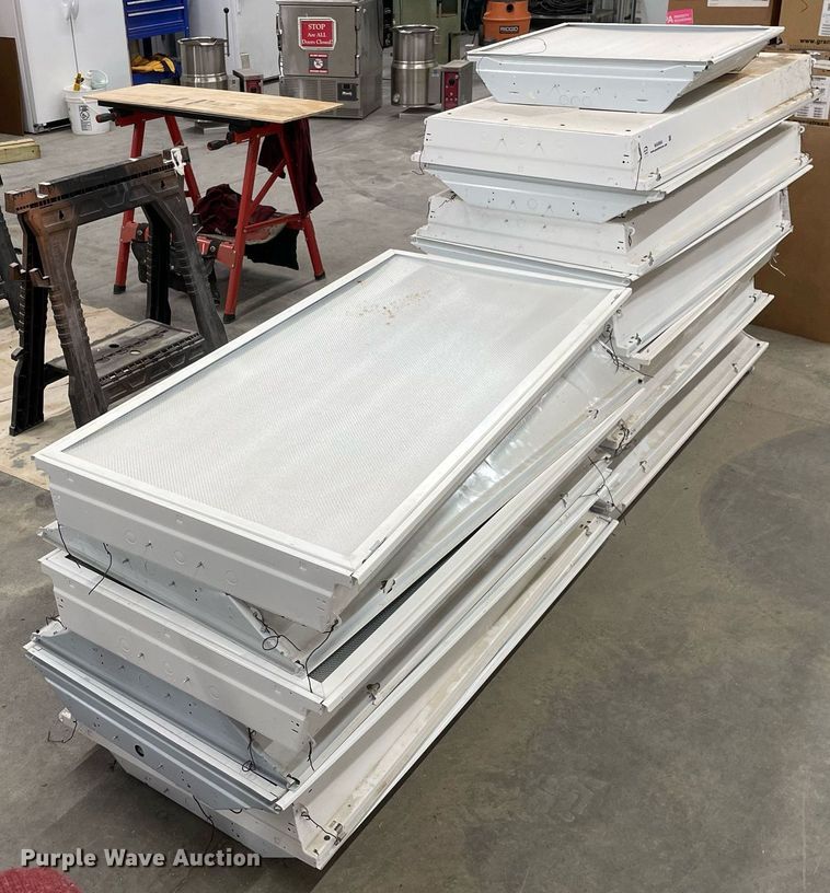 image for item MA9984 Approximately 16 fluorescent lights