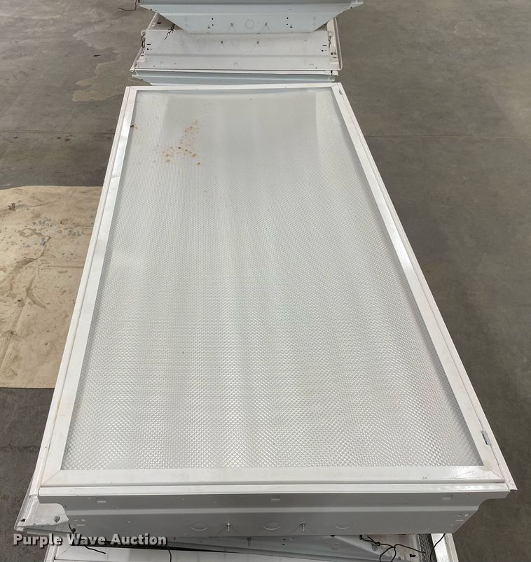 image for item MA9984 Approximately 16 fluorescent lights