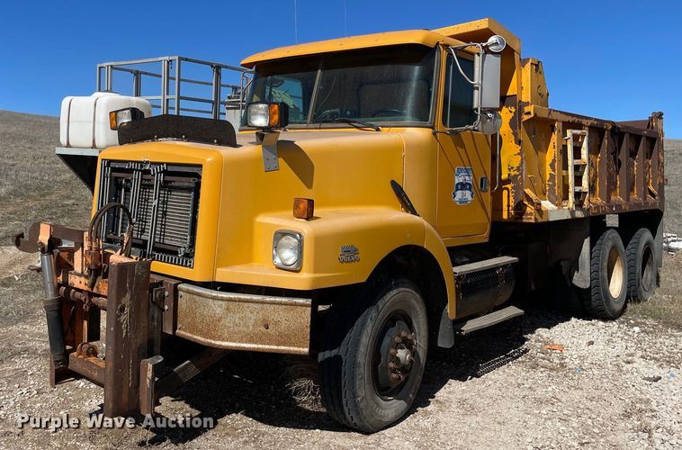 image for item MA9992 2000 Volvo WG  dump truck