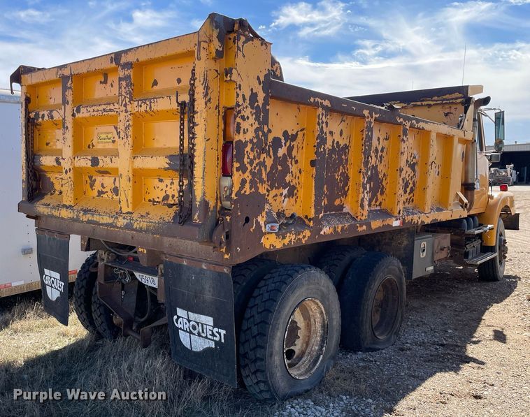 image for item MA9992 2000 Volvo WG  dump truck