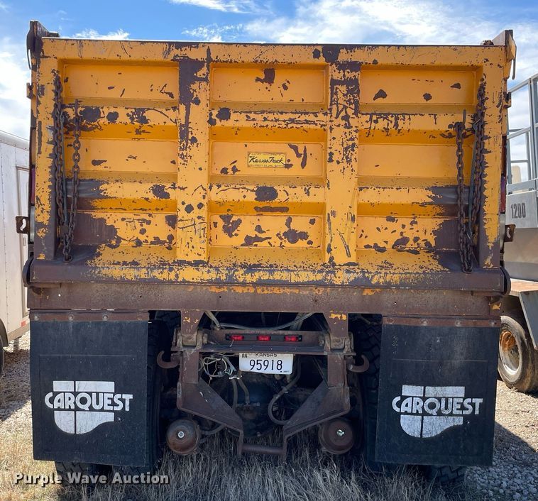 image for item MA9992 2000 Volvo WG  dump truck