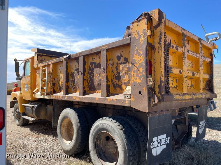 image for item MA9992 2000 Volvo WG  dump truck