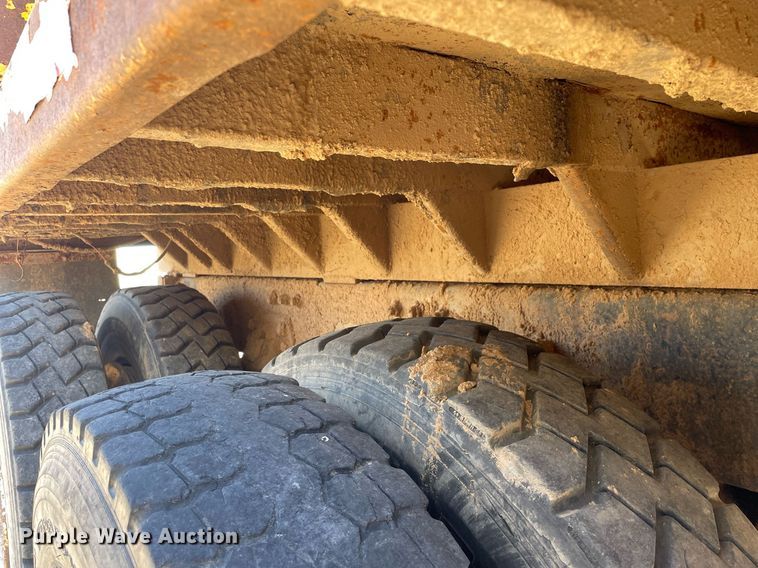 image for item MA9992 2000 Volvo WG  dump truck