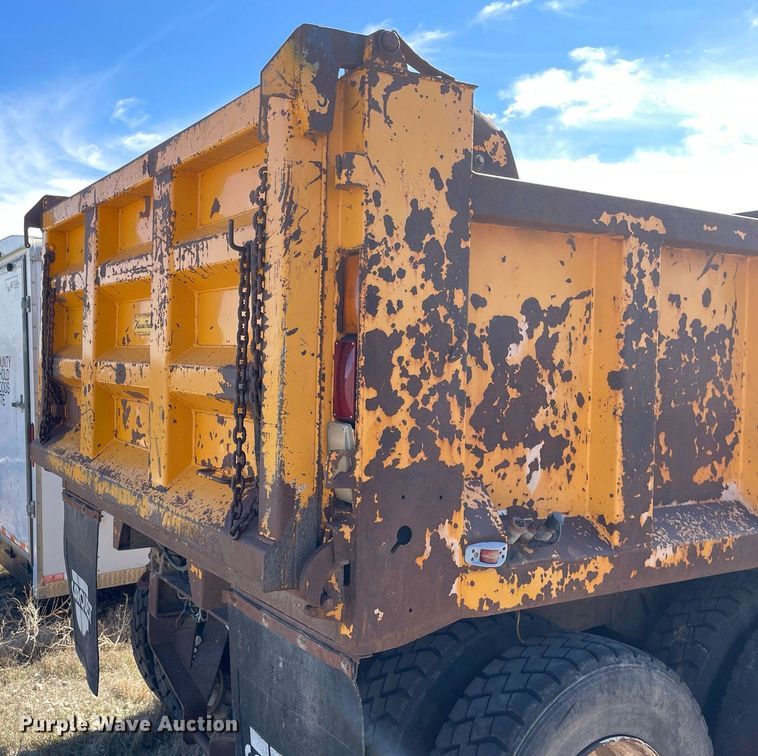 image for item MA9992 2000 Volvo WG  dump truck