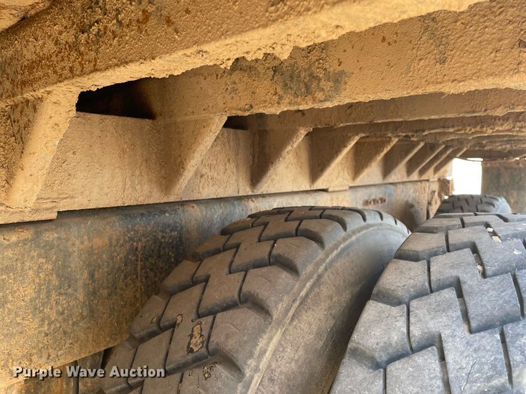 image for item MA9992 2000 Volvo WG  dump truck