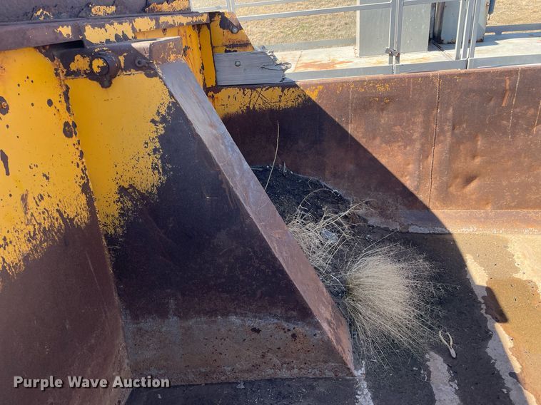 image for item MA9992 2000 Volvo WG  dump truck