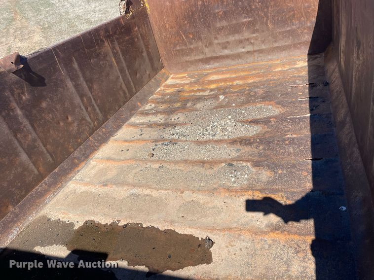 image for item MA9992 2000 Volvo WG  dump truck