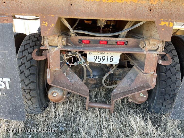 image for item MA9992 2000 Volvo WG  dump truck