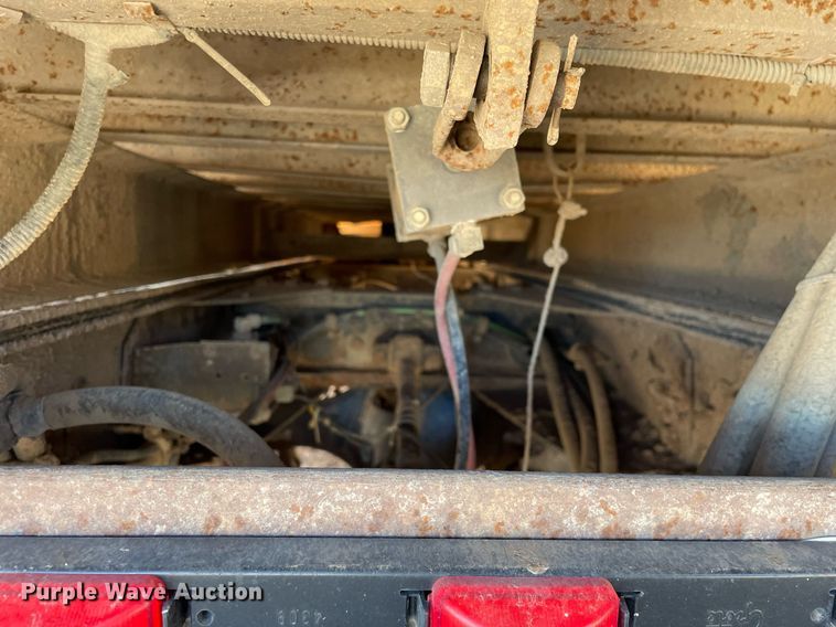 image for item MA9992 2000 Volvo WG  dump truck