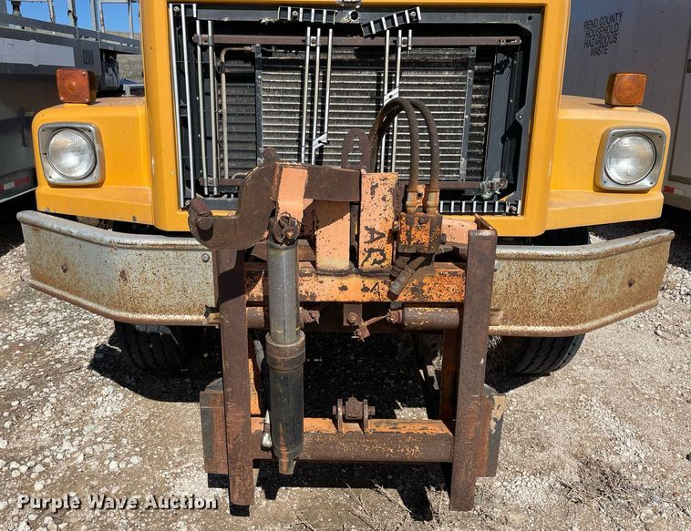 image for item MA9992 2000 Volvo WG  dump truck