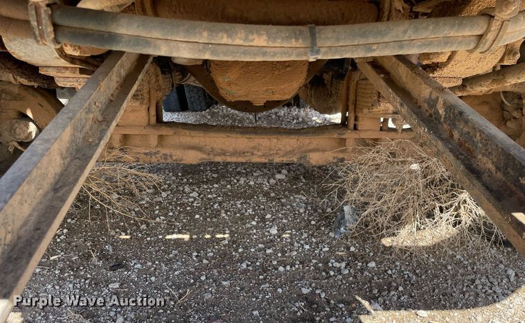 image for item MA9992 2000 Volvo WG  dump truck