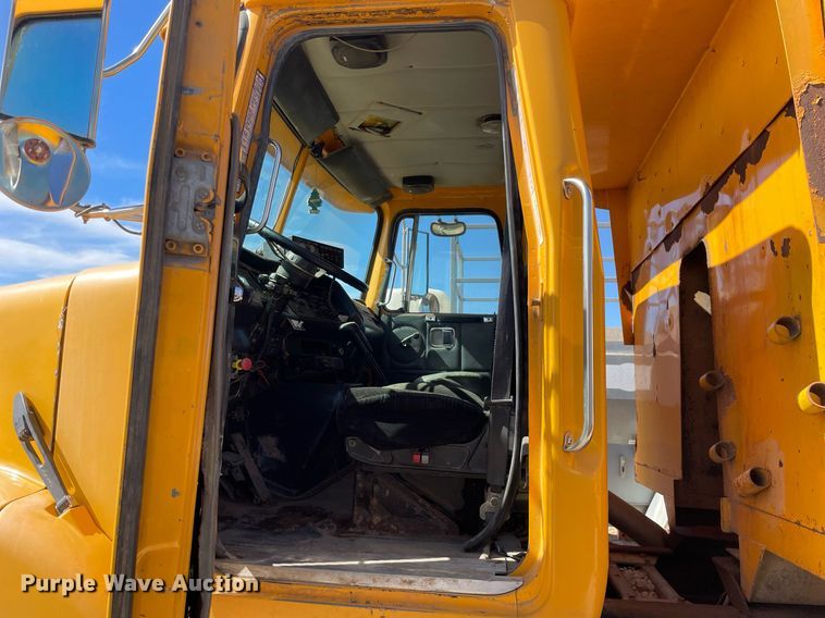 image for item MA9992 2000 Volvo WG  dump truck