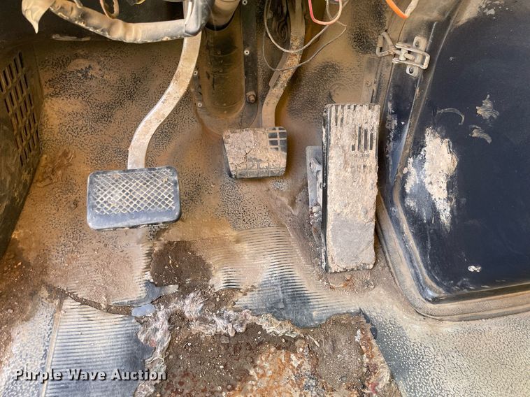 image for item MA9992 2000 Volvo WG  dump truck