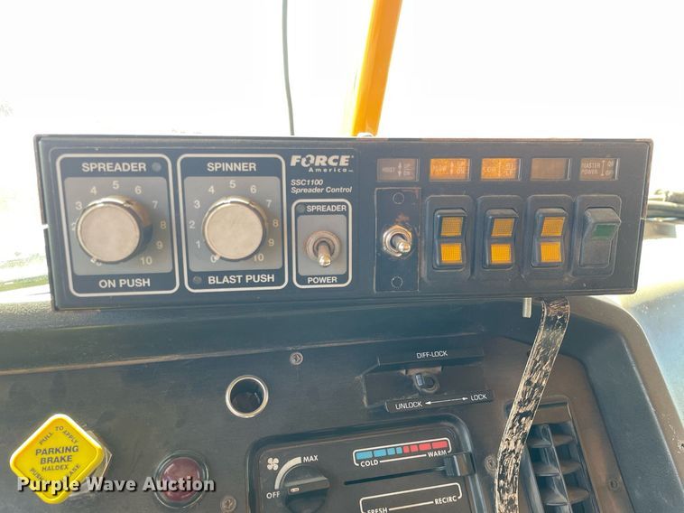 image for item MA9992 2000 Volvo WG  dump truck