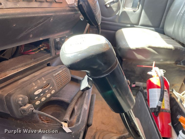 image for item MA9992 2000 Volvo WG  dump truck