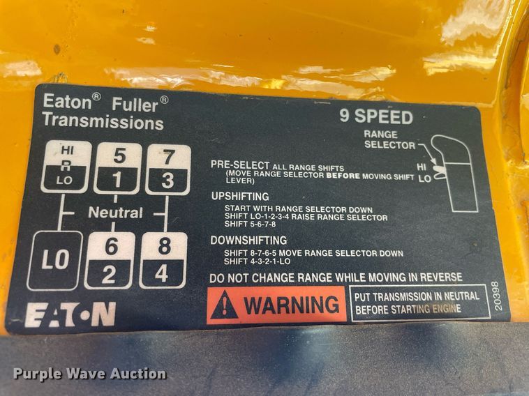 image for item MA9992 2000 Volvo WG  dump truck