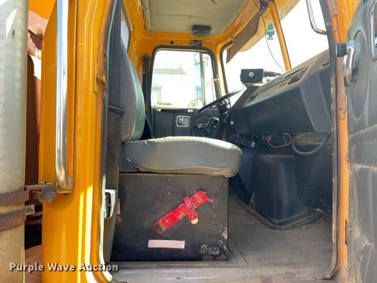 image for item MA9992 2000 Volvo WG  dump truck