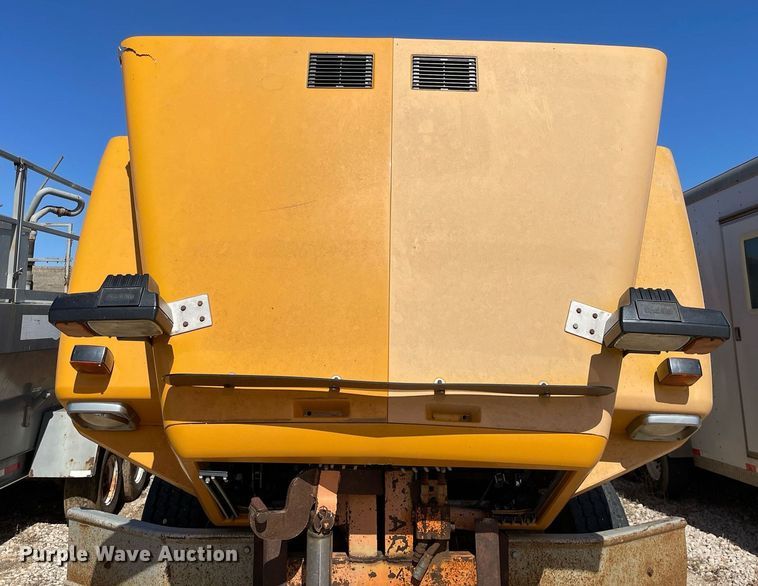 image for item MA9992 2000 Volvo WG  dump truck