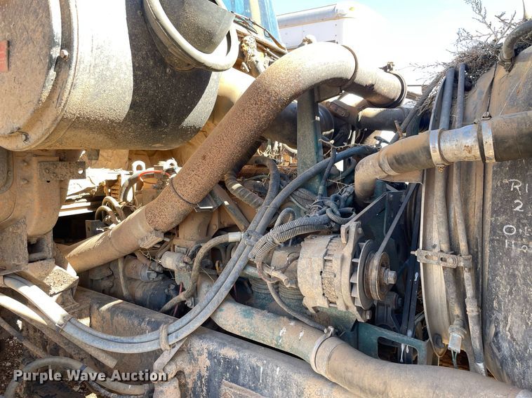 image for item MA9992 2000 Volvo WG  dump truck