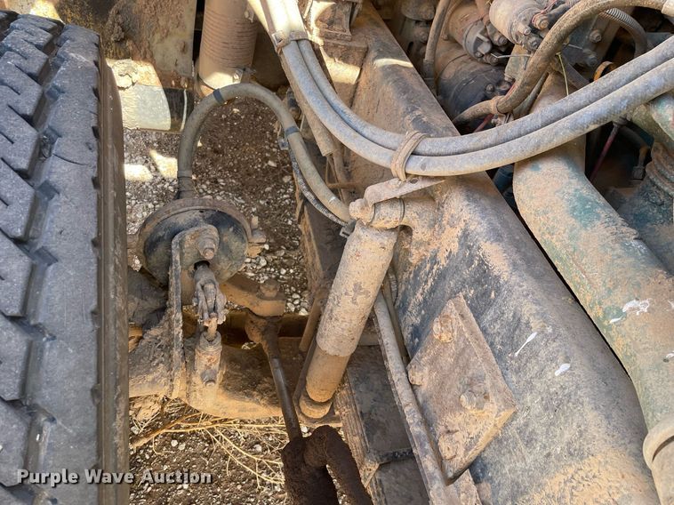 image for item MA9992 2000 Volvo WG  dump truck