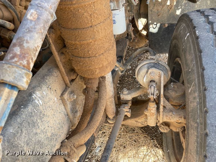 image for item MA9992 2000 Volvo WG  dump truck