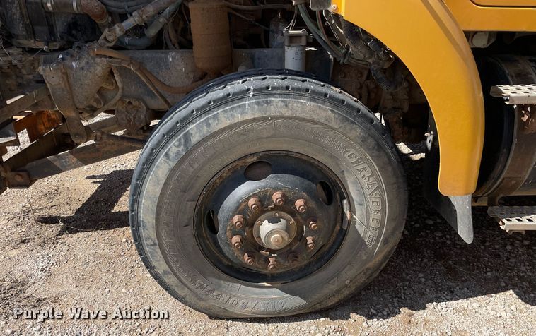 image for item MA9992 2000 Volvo WG  dump truck