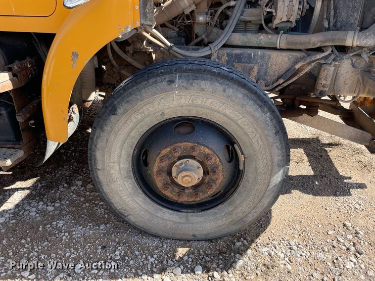 image for item MA9992 2000 Volvo WG  dump truck