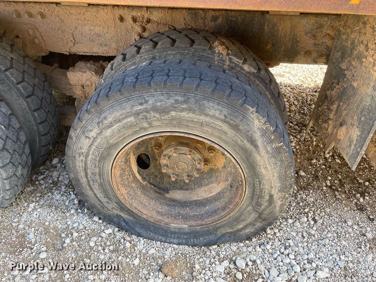 image for item MA9992 2000 Volvo WG  dump truck