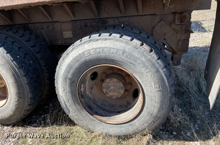 image for item MA9992 2000 Volvo WG  dump truck