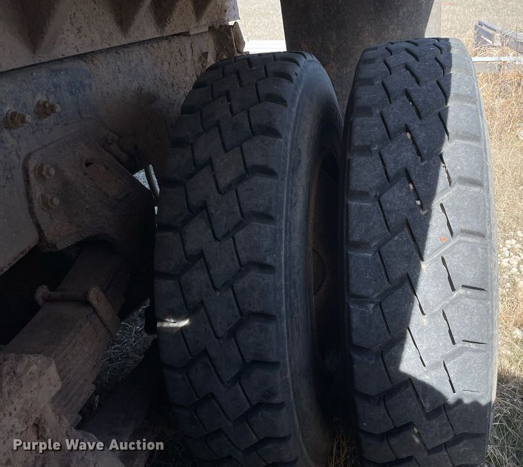 image for item MA9992 2000 Volvo WG  dump truck