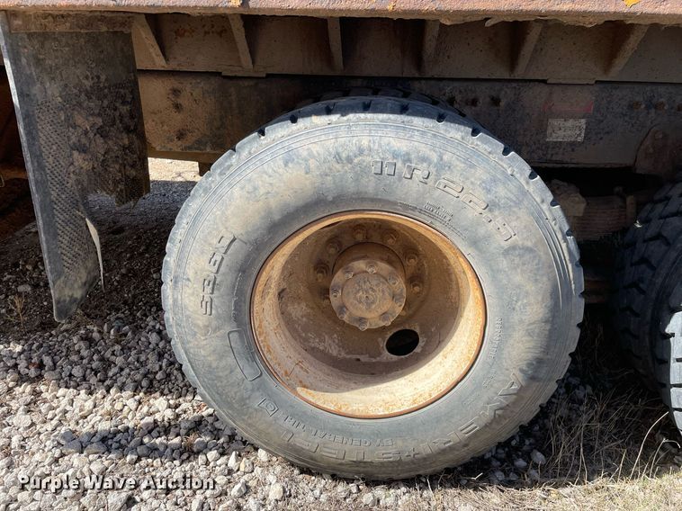 image for item MA9992 2000 Volvo WG  dump truck