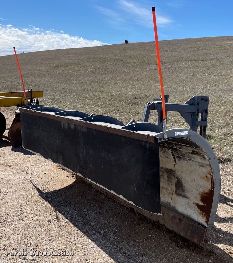 image for item MA9992 2000 Volvo WG  dump truck