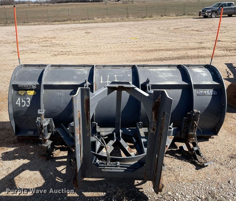 image for item MA9992 2000 Volvo WG  dump truck