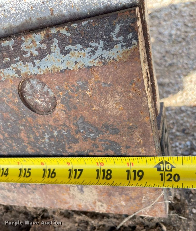 image for item MA9992 2000 Volvo WG  dump truck