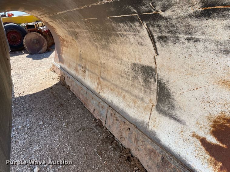 image for item MA9992 2000 Volvo WG  dump truck