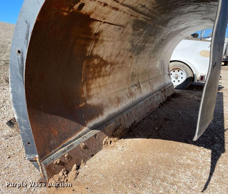 image for item MA9992 2000 Volvo WG  dump truck