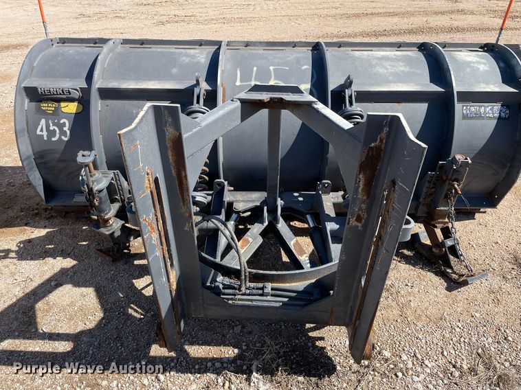 image for item MA9992 2000 Volvo WG  dump truck