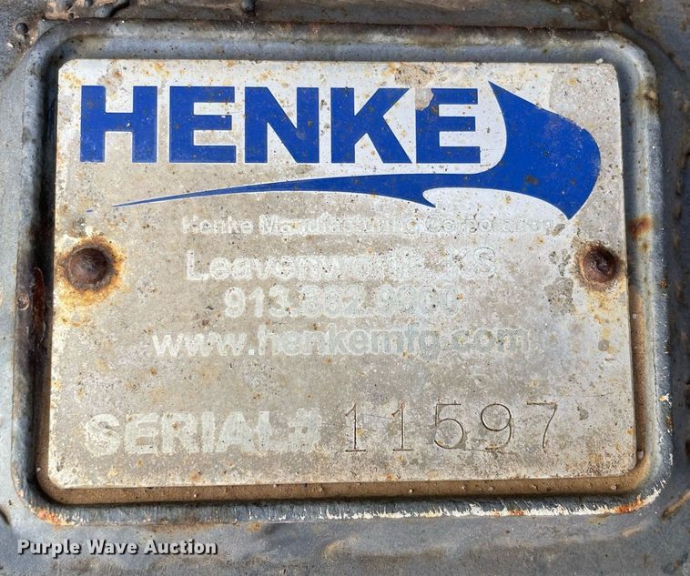 image for item MA9992 2000 Volvo WG  dump truck