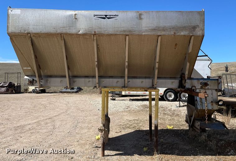 image for item MA9992 2000 Volvo WG  dump truck