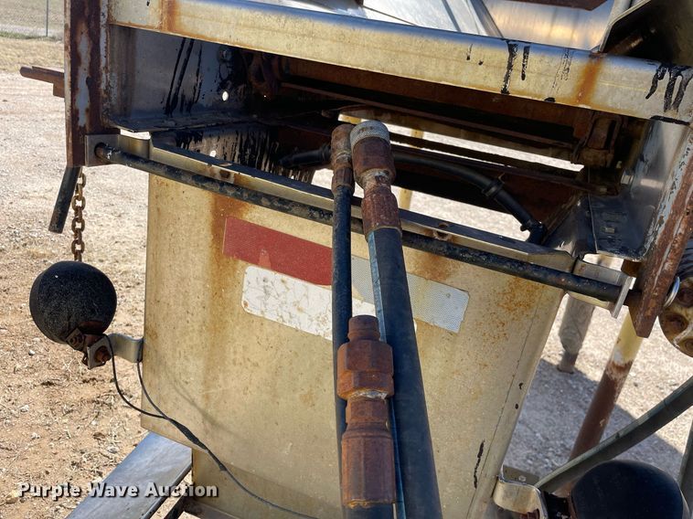 image for item MA9992 2000 Volvo WG  dump truck