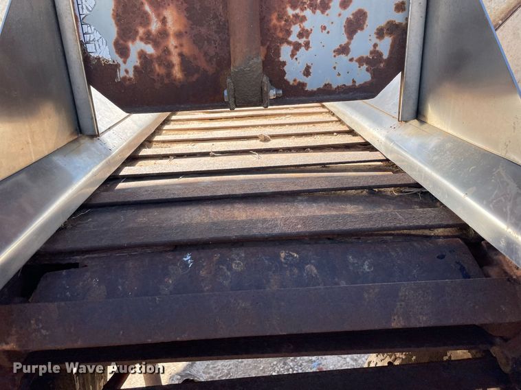 image for item MA9992 2000 Volvo WG  dump truck