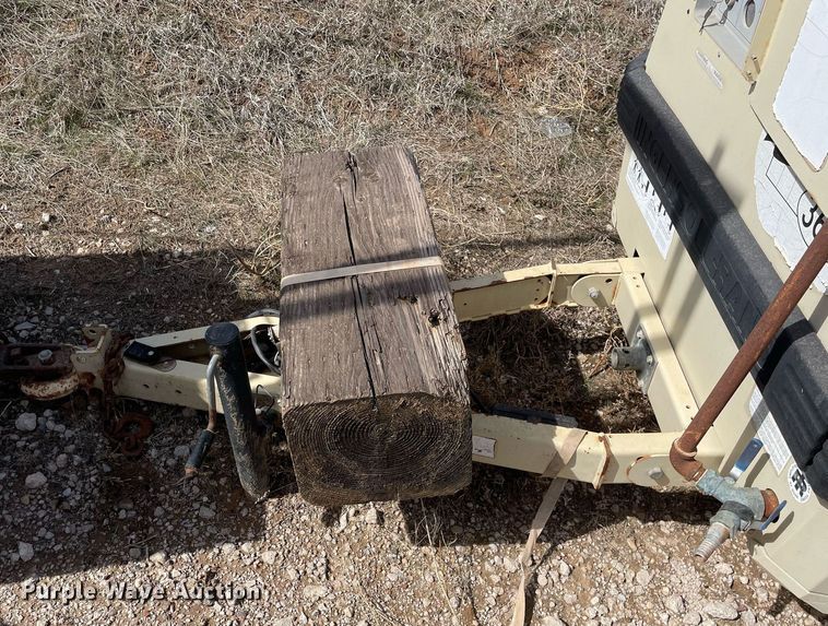 image for item MA9995 1998 Ingersoll Rand 185  air compressor