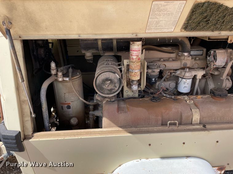 image for item MA9995 1998 Ingersoll Rand 185  air compressor