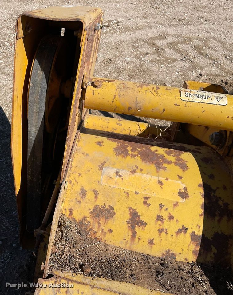 image for item MB9001 Ford 917  flail mower