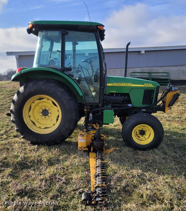 image for item MB9783 2003 John Deere 5220  tractor