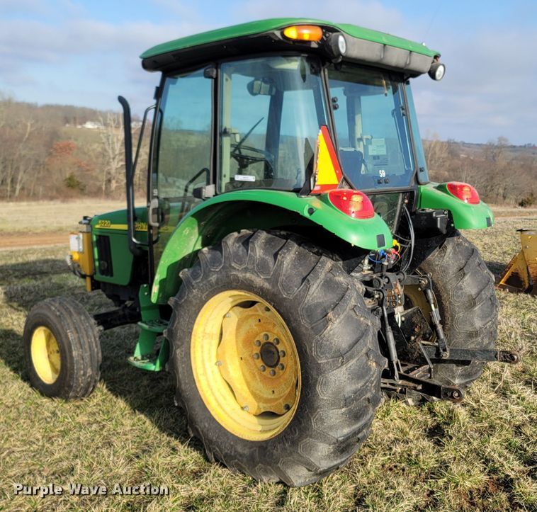 image for item MB9783 2003 John Deere 5220  tractor